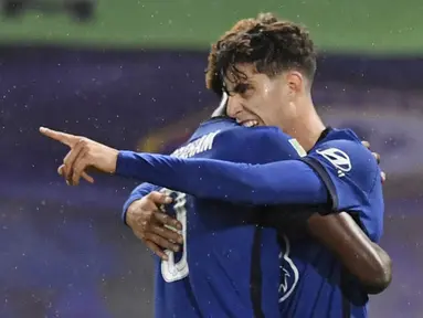 Pemain Chelsea, Kai Havertz, melakukan selebrasi usai mencetak gol ke gawang Barnsley pada laga Piala Liga Inggris di Stadion Stamford Bridge, Kamis (24/9/2020). Chelsea menang dengan skor 6-0. (AP Photo/Neil Hall)