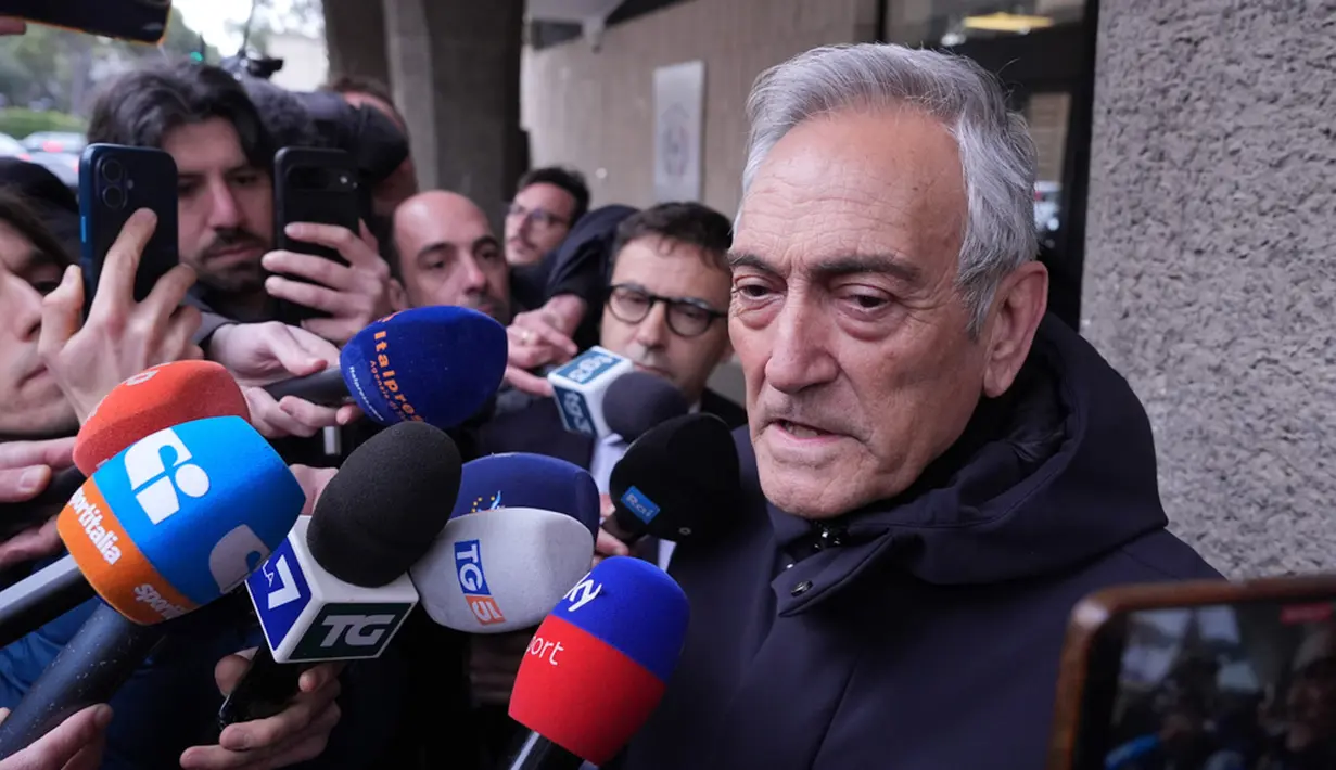 Keputusan ini terjadi setelah Gabriele Gravina mendapat desakan berat untuk lengser pasca-kegagalan timnas Italia. (Alfredo Falcone/LaPresse via AP)
