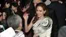 Seperti yang dilaporkan Hollywoodlife.com, seorang sumber mengatakan sikap Jolie seperti ini tidak menunjukan rasa tidak sukanya kepada pemeran Allied tersebut. (AFP/Bintang.com)