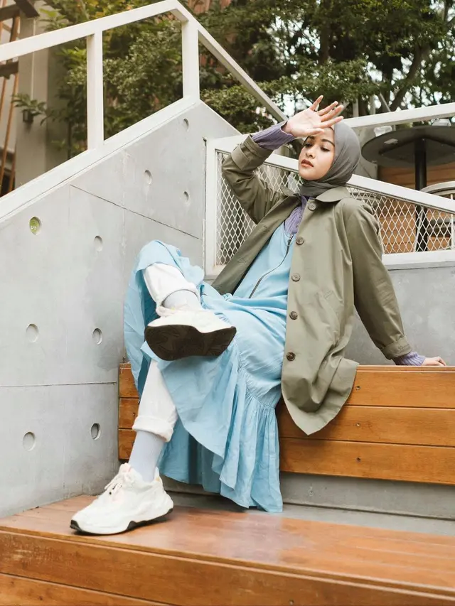 6 Gaya Padu Padan Blazers dan Hijab Poppy Bunga yang ala Girl Boss