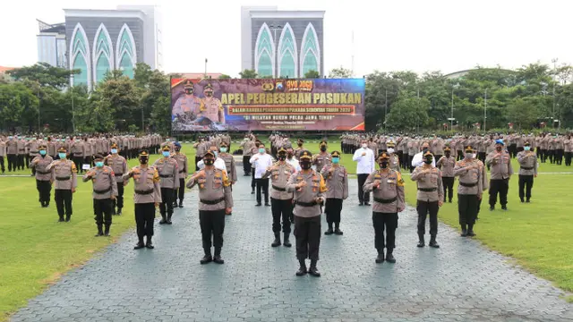 Kapolda Jatim Irjen Pol Nico Afinta saat apel pergeseran personel BKO PAM TPS dalam rangka PAM pemungutan suara Pilkada Serentak 2020. (Foto: Dok Istimewa)