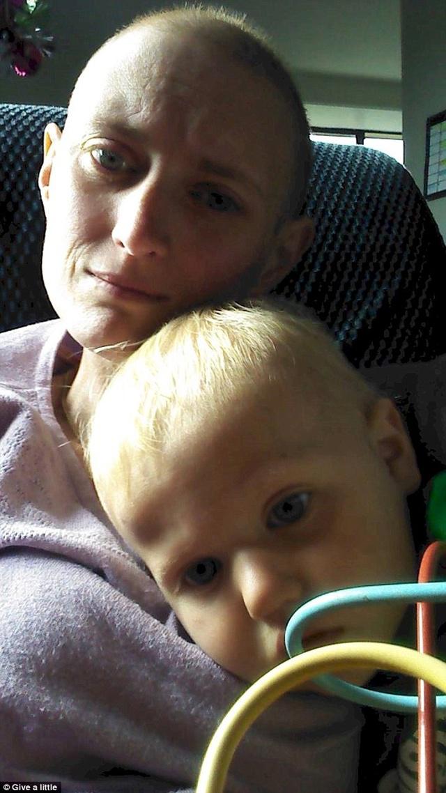 Natalie dan buah hatinya | Photo: Copyright dailymail.co.uk