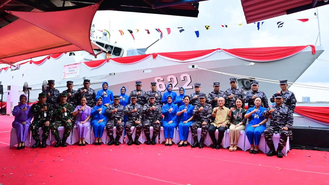 Peresmian Kapal Cepat Rudal (KCR) 60 yang dinamakan KRI Belati-622 dalam acara Shipnaming yang dipimpin Kepala Staf Angkatan Laut (Kasal) Laksamana TNI Muhammad Ali