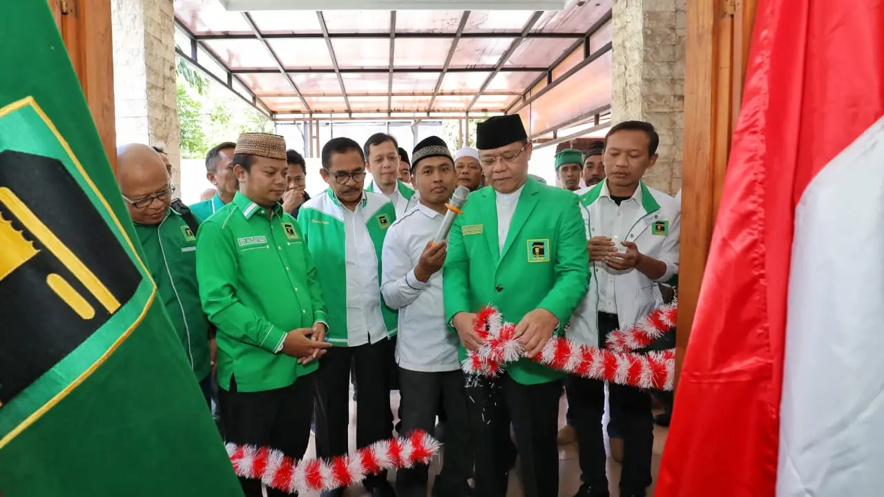 Plt Ketua Umum Partai Persatuan Pembangunan (PPP) Muhamad Mardiono meresmikan kantor Dewan Perwakilan Wilayah atau DPW PPP di Bali, Senin, 14 Agustus 2023.