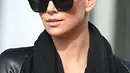 Charlize Theron Artis cantik kelahiran 7 Agustus 1975 ini nekat memangkas habis rambut indahnya demi peran barunya di film Mad Max:Fury Road. (www.pinterest.com)