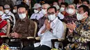 Menteri Perhubungan Budi Karya Sumadi (tengah) saat menghadiri penyerahan pengelolaan (hand over) Terminal Kendaraan Pelabuhan Patimban dan ekspor perdana kendaraan, di Pelabuhan Patimban, Subang, Jawa Barat, Jumat (17/12/2021). (Foto: BKIP Kemenhub)
