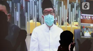 Terdakwa mantan Menteri Pemuda dan Olahraga Imam Nahrawi mendengarkan pembacaan putusan dalam sidang secara online di gedung KPK Jakarta, Senin (29/6/2020). Jaksa meyakini Imam Nahrawi menerima suap senilai Rp 11,5 miliar terkait pencarian dana hibah dari Kemenpora ke KONI. (merdeka.com/Dwi Narwoko)