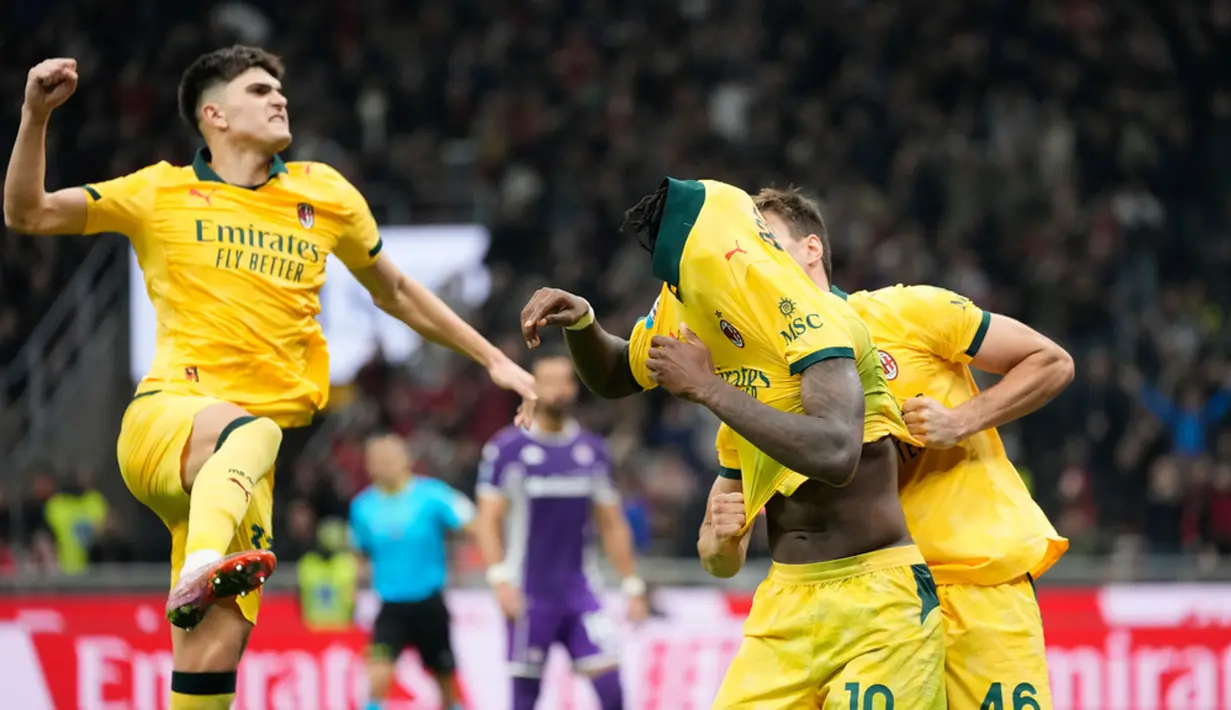Kemenangan ini membawa Rossoneri naik ke puncak klasemen sementara Serie A dengan 16 poin. (AP Photo/Luca Bruno)