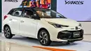 Ubahan paling drastis terlihat pada bagian depan mobil ini yang mengadopsi bahasa desain terbaru Toyota yaitu 'Hammerhead Design'. Tampang depan barunya terlihat lebih agresif dengan sebagian besar bumper berwarna hitam. Grill di bagian logo digantikan dengan dua lubang pipih kecil. Tampilan depannya ini membuat ia seolah sedang menguap karena bosan tak kunjung berganti model. (Source: paultan.org)