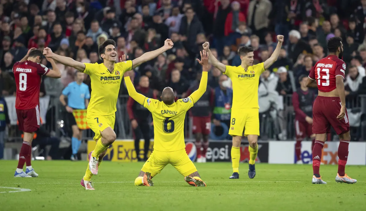 Para pemain Villareal merayakan berakhirnya pertandingan leg kedua perempat final Liga Champions melawan Bayern Munchen di Allianz Arena, Munich, Jerman, 12 April 2022. Pertandingan berakhir imbang 1-1. (Sven Hoppe/DPA via AP)