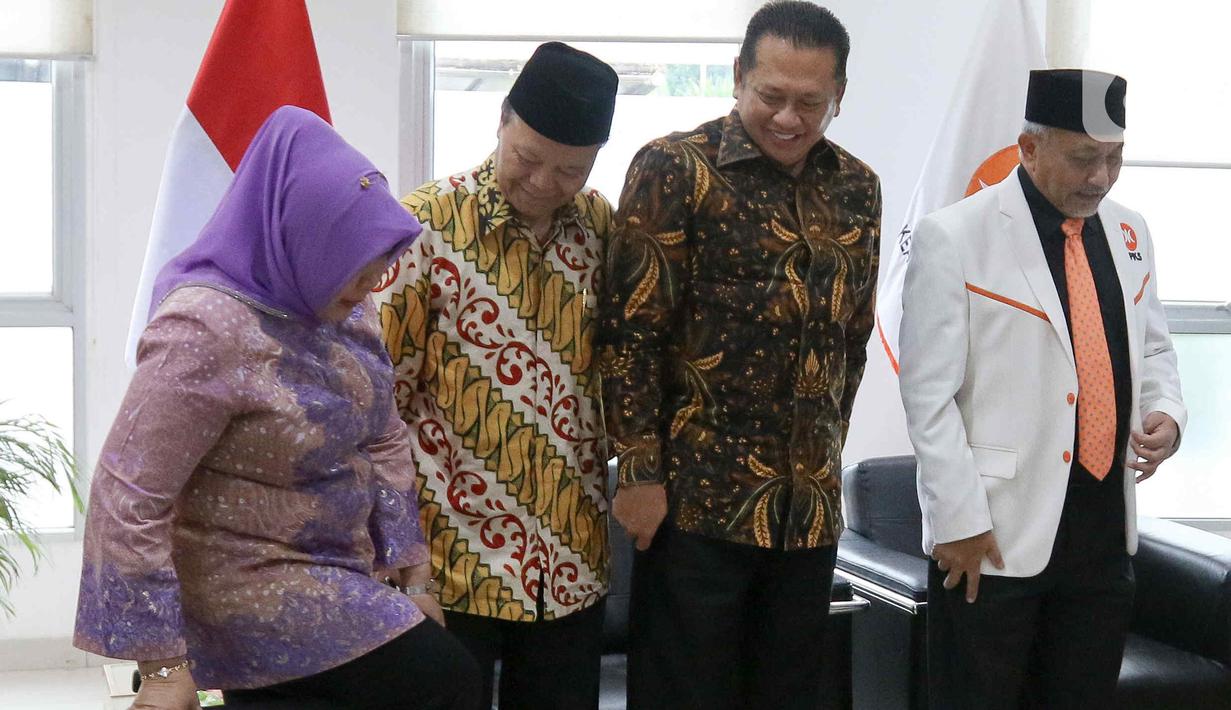 Tercatat, sejumlah pihak yang sudah disambamgi Bamsoet antara lain PAN, Wantimpres Wiranto, Jusuf Kalla, hingga Try Sutrisno. (Liputan6.com/Herman Zakharia)