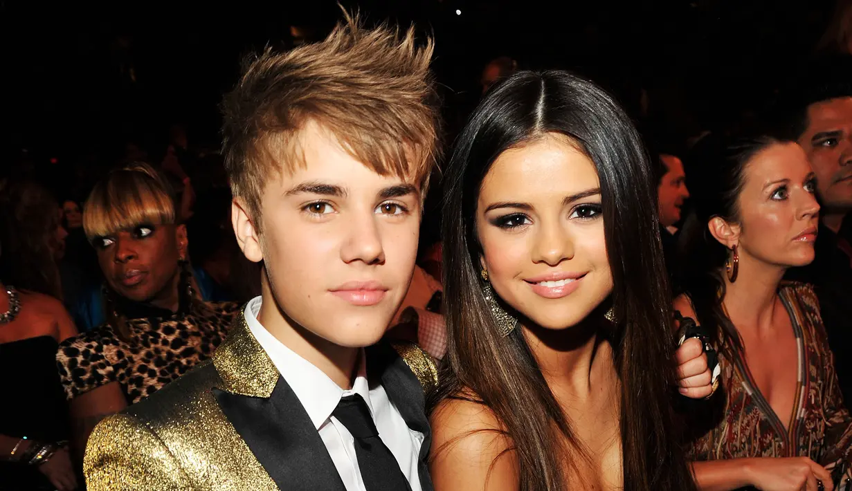 Dilansir dari HollywoodLife, pasangan itu terlihat bersama di bandara pada 19 Februari waktu setempat. (StyleCaster)