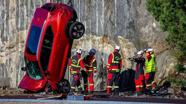 Beberapa metode uji crash test juga dilakukan oleh Volvo