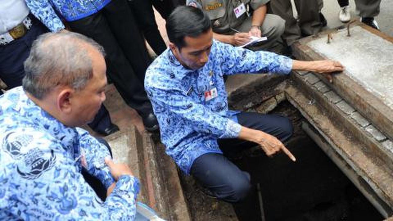Jokowi, pejabat yang rela masuk gorong-gorong