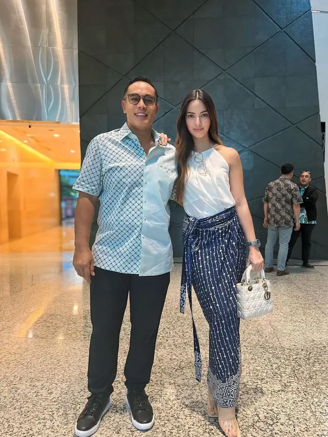 Inspirasi OOTD Kece Pakai Batik dari Annisa Pohan, Nagita Slavina, hingga Nia Ramadhani di Hari Batik Nasional