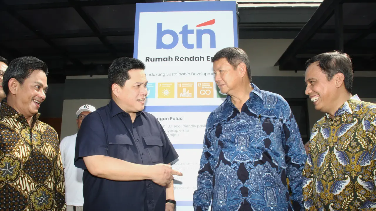 Menteri BUMN Erick Thohir bersama Direktur Utama BTN Nixon LP Napitupulu. Dalam 5 tahun, BTN mencatatkan pertumbuhan aset 26,13%. (Dok BTN)