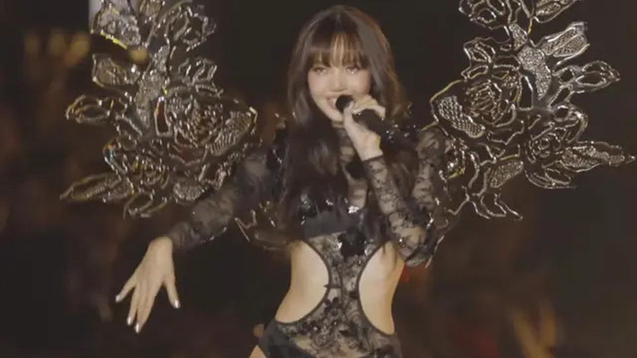 6 Potret Lisa BLACKPINK Jadi VS Angel di Victoria's Secret Fashion Show, Tampil Menawan dengan Bra dan Sayap