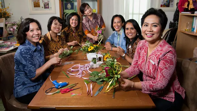 Kegiatan Arisan Produktif Selain Kumpul dan Makan (Foto: Reve.com)