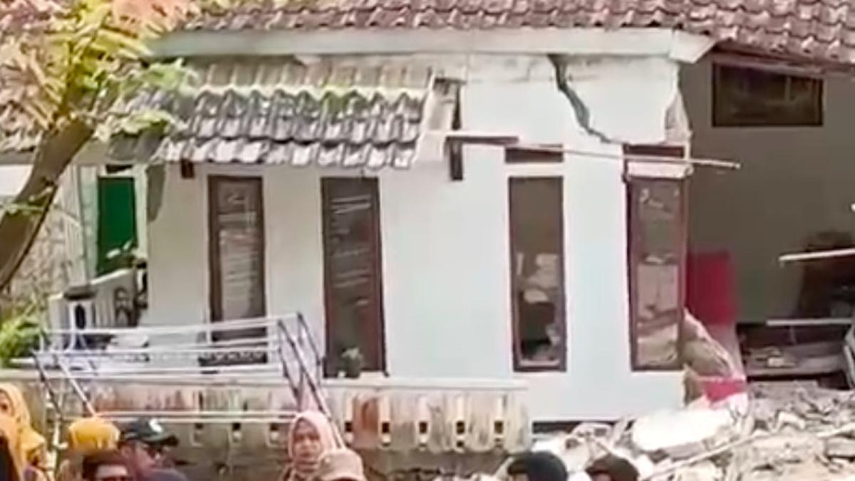 Gerakan Tanah di Sukabumi Rusak 114 Rumah, Ratusan Warga Terpaksa Mengungsi