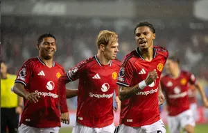 Alan Smith Coret Manchester United Dalam Bursa Juara Liga Inggris 2026/2027