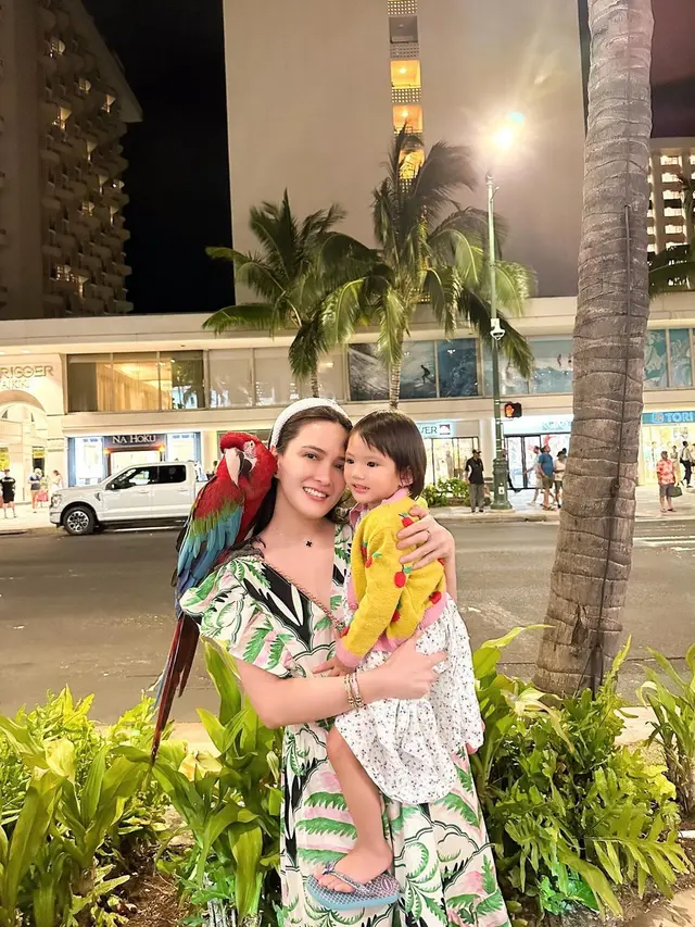 6 Potret Shandy Aulia Liburan di Hawaii, Netizen Khawatir Soal Kebakaran Hutan