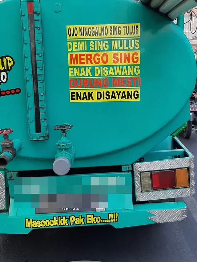 6 Tulisan di Truk Sedot WC Ini Jadi Sorotan, Nyeleneh Banget