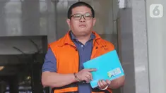 Tersangka pengusaha Chandry Suanda alias Afung seusaI menjalani pemeriksaan di Gedung KPK, Jakarta, Rabu (6/11/2019). Penyuap anggota DPR F-PDIP I Nyoman Dhamantra itu diperiksa untuk melengkapi berkas terkait kasus dugaan suap pengurusan izin impor bawang putih tahun 2019. (merdeka.com/Dwi Narwoko)
