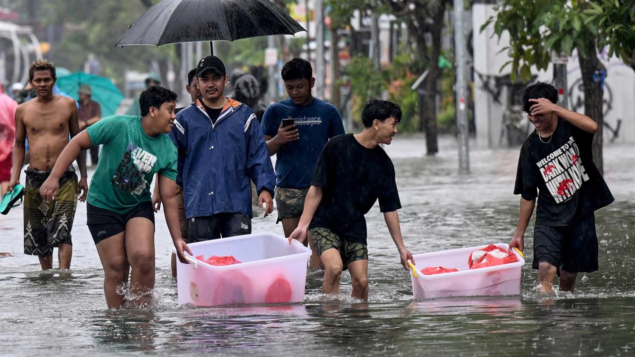 FOTO: Hujan Deras Picu Banjir di Kawasan Wisata Bali Selatan