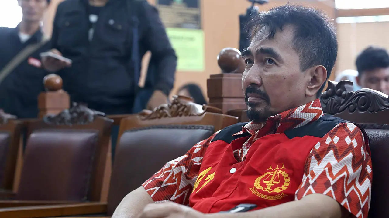 [Bintang] Gatot Brajamusti Sidang Asusila