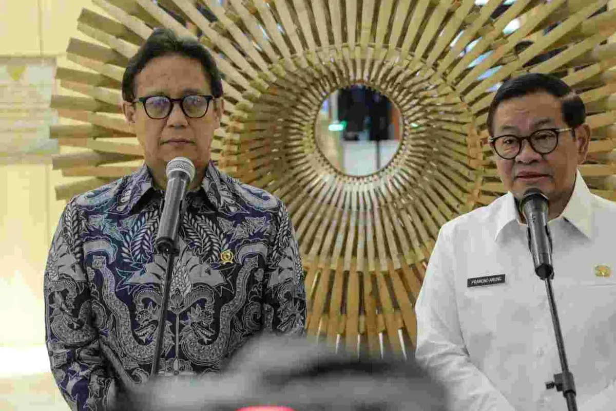 Gubernur DKI Jakarta, Pramono Anung bertemu dengan Menteri Kesehatan (Menkes) RI, Budi Gunadi Sadikin di Kantor Kementerian Kesehatan, Kuningan, Jakarta Selatan, pada Selasa 28 Oktober 2025.