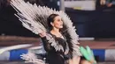 <p>Parade fashion karnaval sepanjang 3,6 km berlangsung sangat meriah. Penampilan pemeran dalam film Puspa Indah Taman Hati itu berhasil menarik perhatian pengunjung. [Instagram/prillylatuconsina96]</p>
