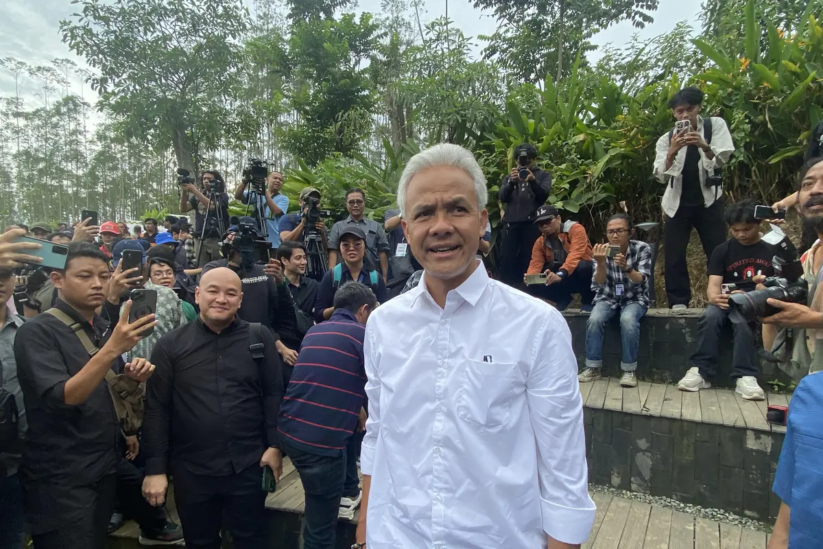 Calon presiden (capres) Ganjar Pranowo mengunjungi Ibu Kota Nusantara (IKN) pada Kamis (7/12/2023).