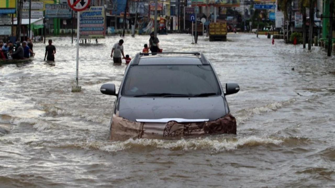 7 Tanda Mobil Bekas Terendam Banjir yang Wajib Anda Tahu