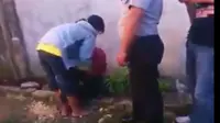 Seorang polisi berhasil menyelamatkan bayi yang dibuang ke tempat sampah. Bagaimana ceritanya?