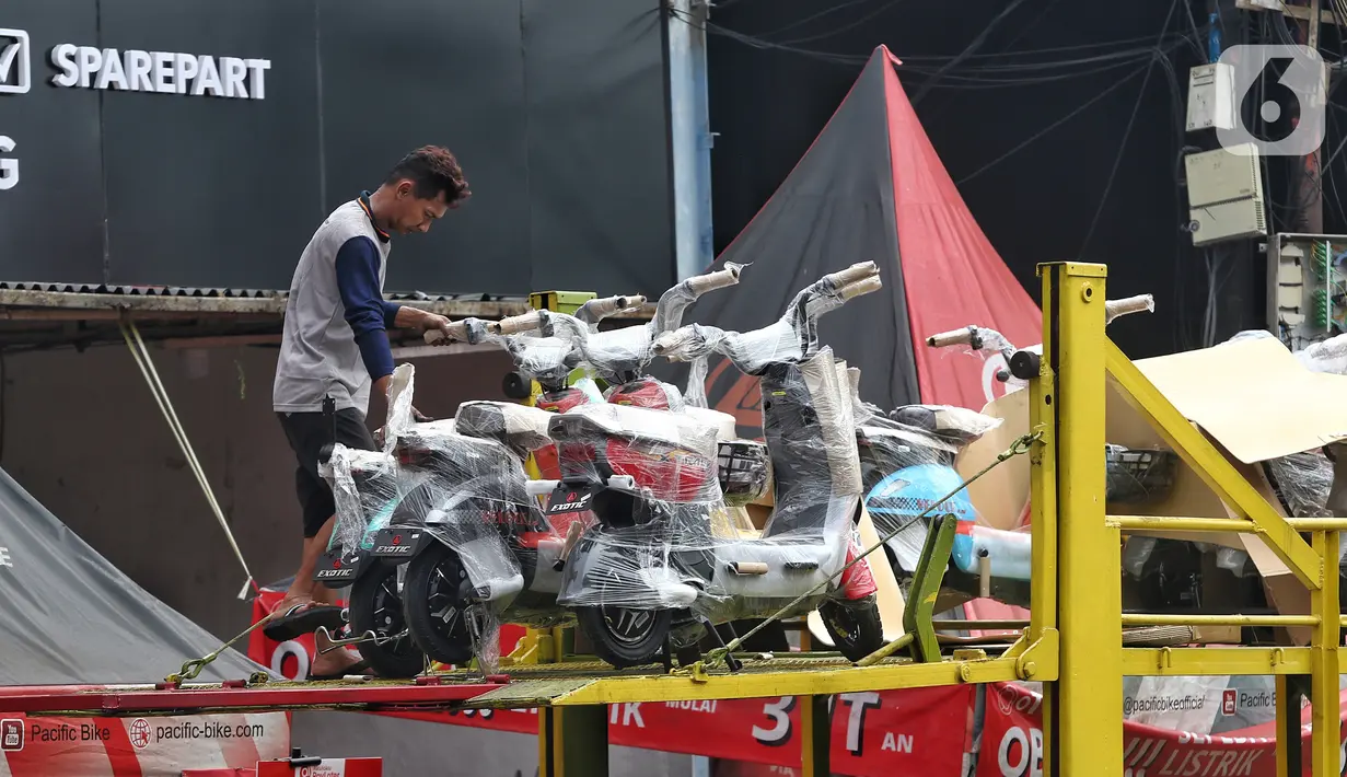 Sehingga memberikan dampak positif terhadap lingkungan, tetapi juga mendorong perkembangan industri sepeda motor listrik di Indonesia.(Liputan6.com/Angga Yuniar)