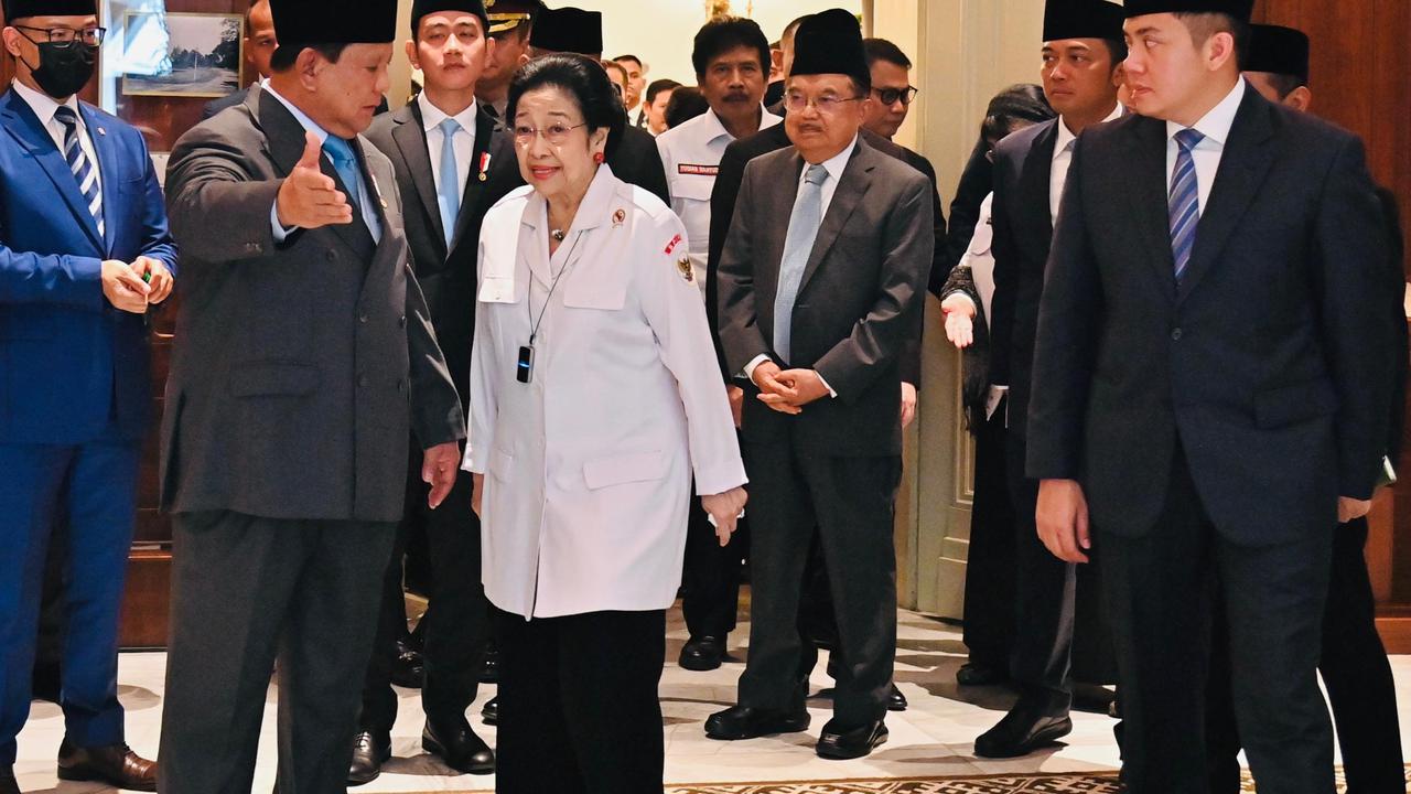 VIDEO: Adab Megawati Tolak Dahului Prabowo, Pilih Jalan Sejajar di Peringatan Hari Lahir Pancasila
