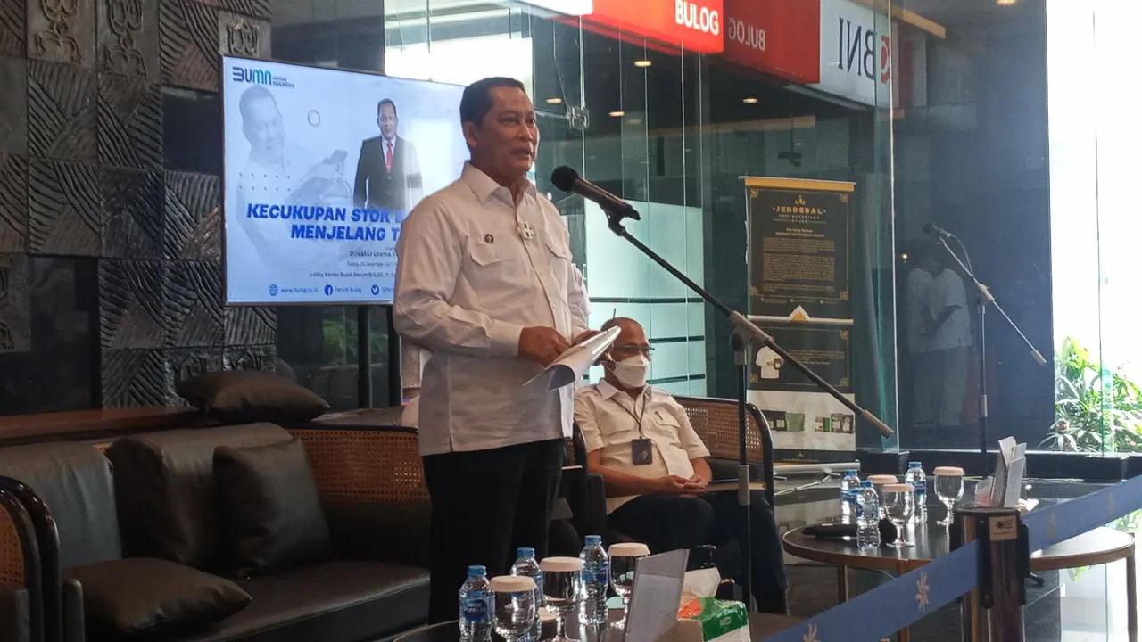 Direktur Utama Bulog, Budi Waseso memprediksi pada Januari 2022 mendatang tak ada panen beras di sejumlah daerah karena terdampak cuaca.