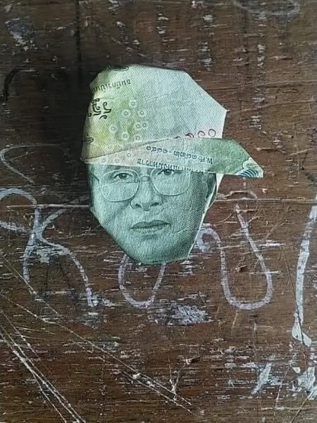 Bentuk Origami dari Uang Kertas