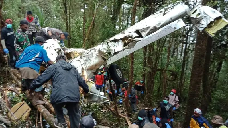 Kondisi pesawat Dimonim Air PK-HVQ yang jatuh di Oksibil, Pegunungan Bintang, Papua