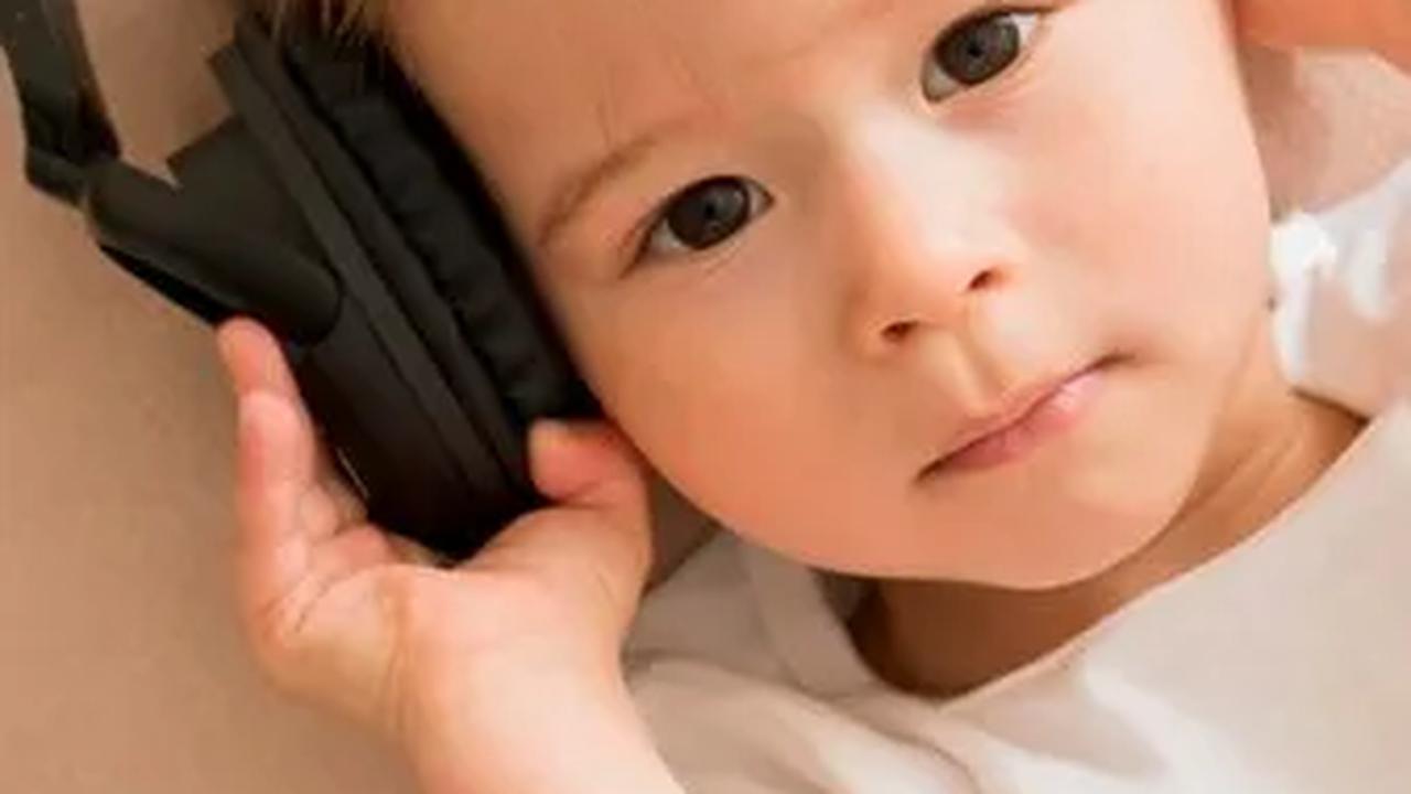2. Lagu Pengantar Tidur<br>Lagu pengantar tidur tidak hanya membuat anak tidur lebih nyenyak tetapi juga memiliki efek positif pada perkembangan bayi, terutama bayi prematur.