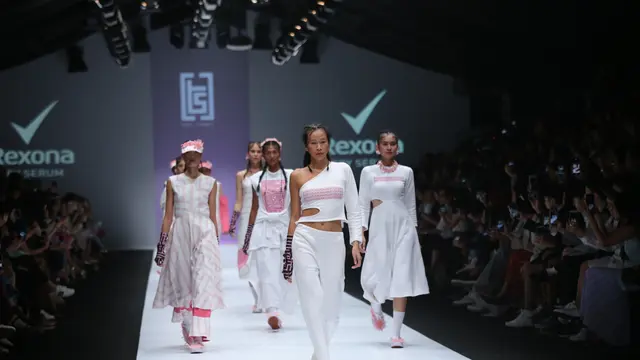 Light Up Your Confidence, Kolaborasi Keren 3 Desainer Tanah Air dalam JFW 2020