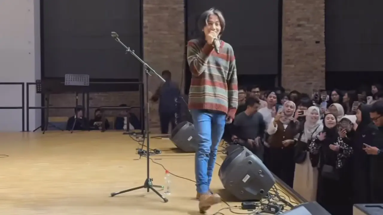 Fiersa Besari manggung di Berlin, Jerman