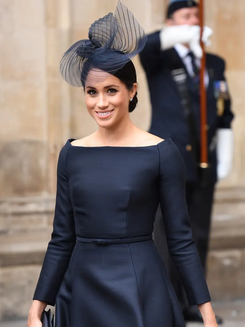 Senyum Memesona Meghan Markle Saat Hadiri Peringatan 1 Abad RAF