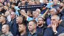 Para fans Manchester City merayakan kemenangan atas Stoke. Hasil 4-1 membuat City kini memuncaki klasemen sementara Liga Inggris, menggeser posisi Manchester United. (Reuters/Russell Cheyne)
