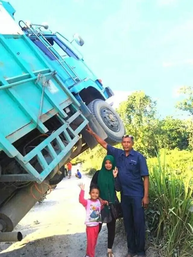 6 Potret Foto Keluarga Ini Curi Perhatian, Unik Sekaligus Kocak