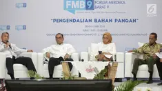 Direktur Pengadaan Perum Bulog Bachtiar, Sekjen Departemen perdagangan Karyanto Suprih, Deputi II Bidang Koordinasi Pangan dan Pertanian Kemenko Perekonomian Musdhalifah Machmud, Kepala Badan Ketahanan Pangan Kementan Agung Hendriadi saat diskusi di Jakarta, Senin (13/5).(Liputan6.com/Faizal Fanani)