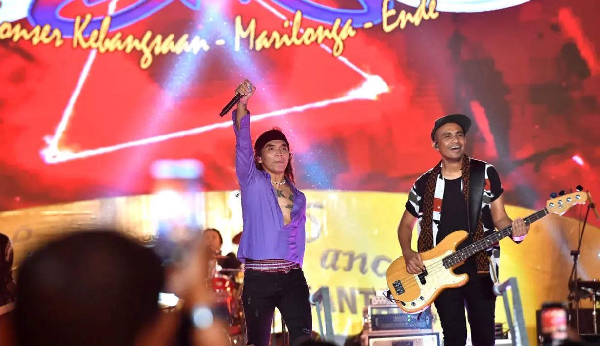 Grup musik Slank tampil pada Konser Kebangsaan Membumikan Pancasila dari NTT untuk Nusantara di Kabupaten Ende, Provinsi NTT, Rabu (1/6/2022). (Foto: Rusman - Biro Pers Sekretariat Presiden)