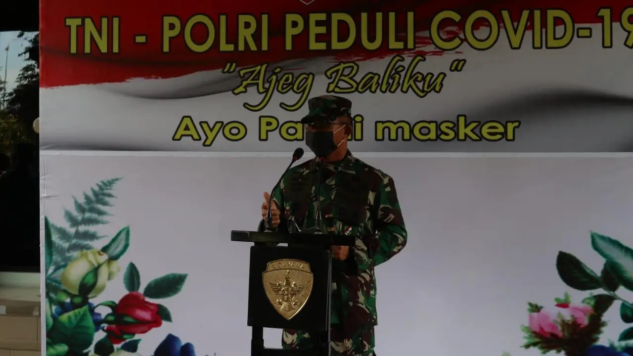 Bagi Ribuan Sembako, Pangdam Udayana: Disiplin Kunci Lawan Corona