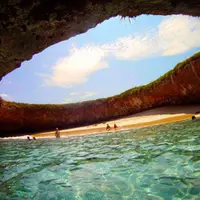 Ternyata pantai-pantai ini tak hanya cantik, namun memiliki keunikan yang menambah pesonanya.