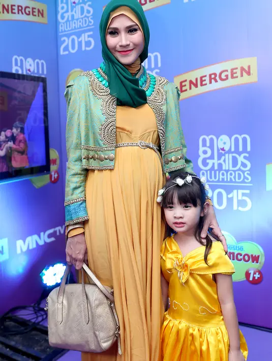 Dari Pernikahannya dengan Hanung Bramantyo, Zaskia telah dikaruniai dua anak perempuan, Kana Sybilla Bramantyo (Sybil) dan Kala Madali Bramantyo (Kala). (Andy Masela/Bintang.com)